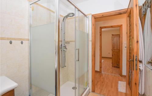 Bathroom, Stunning apartment in Verrayes with 2 Bedrooms and WiFi in Verrayes