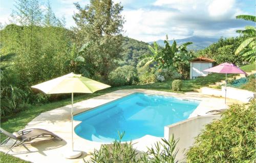 Maisons de vacances Beautiful home in Saint-Pe-sur-Nivelle with 2 Bedrooms, WiFi and Private swimming pool
