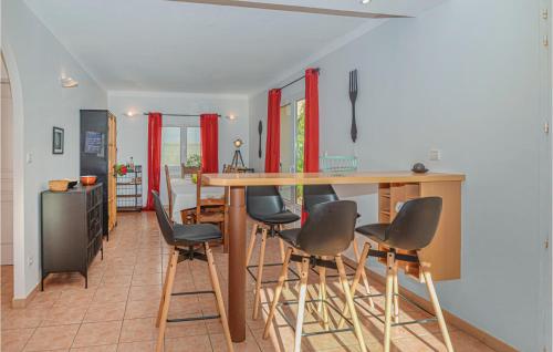 Cozy Home In Algajola With Kitchen