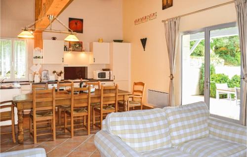 Stunning Home In Brantme With 2 Bedrooms, Wifi And Outdoor Swimming Pool in Brantome