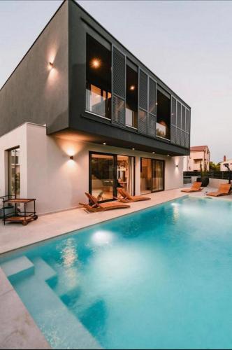 Villa image 1