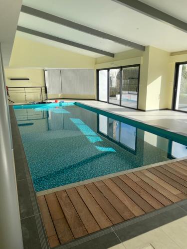Studio cosy avec en option piscine accessible de avril à octobre (Studio cosy avec en option piscine accessible de avril a octobre) in Quimperle