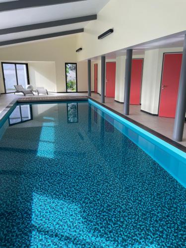 Studio cosy avec en option piscine accessible de avril à octobre (Studio cosy avec en option piscine accessible de avril a octobre) in Quimperle