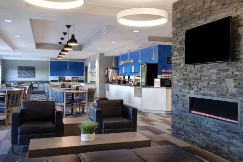 Days Inn & Suites by Wyndham Warman