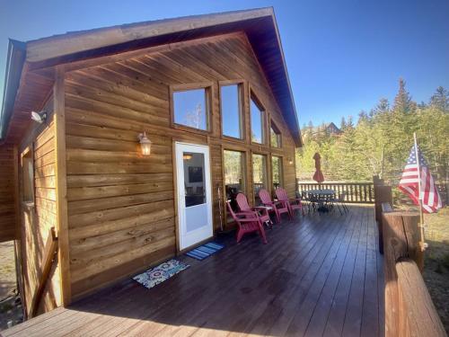 New! Beautiful Mountain Home with Playground on Treed Acreage - Woodland Vista Retreat in Bordenville, USA