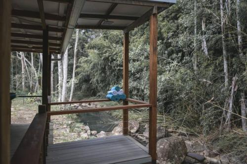 Remote Creek House in Tranquil Sydney