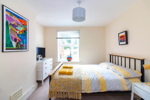 2 bedrooms, 3 beds