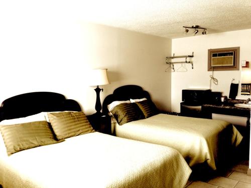 . Chaparral Inn