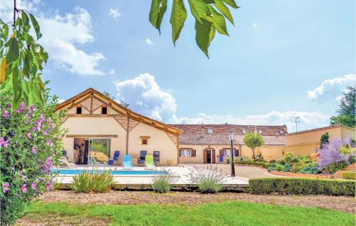 Awesome home in St Pierre dEyraud with WiFi, Private swimming pool and Outdoor swimming pool gîte à louer Loubat