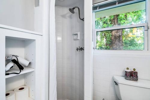 *Victoria Park Pool Home- close to beach/Las Olas* in Fort Lauderdale, USA