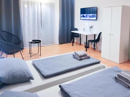ALFA Apartment Stuttgart Mitte 2 Zimmer City-Lage Berliner Platz Balkon Netflix Küche WM l 2BR 5 Beds 6 People l Fully equipped Kitchen & Bathroom in Stuttgart, Deutschland