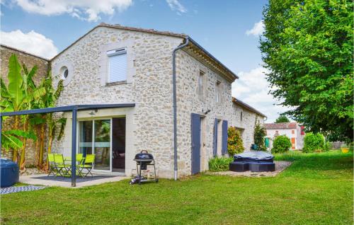 Awesome Home In Eyrans With Wifi And 3 Bedrooms - Location saisonnière - Eyrans