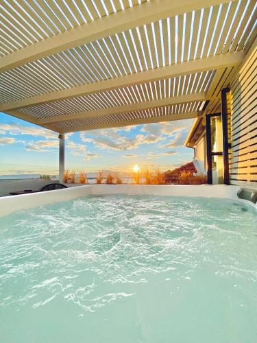 온수 욕조, Panellinion Luxury Rooms in 칼라마타