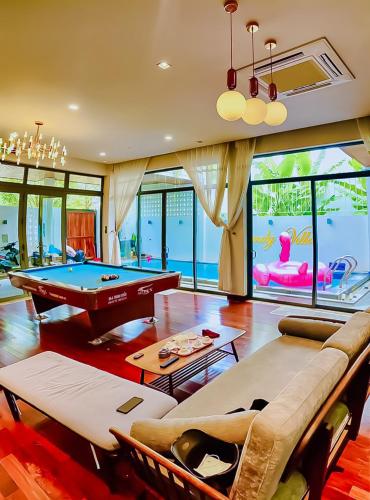 Fully furnished luxury villa in Da Nang with an outdoor swimming pool