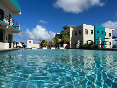 สระว่ายน้ำ, Hillsboro Suites & Residences Condo Hotel, St Kitts in บาสเซตเตอร์เร่