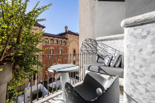 El Palauet Modernist Suites Barcelona - image 3