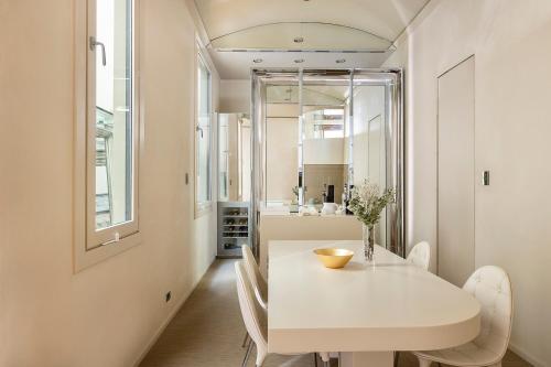 Grand Suite image 10