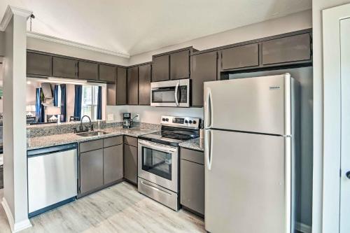 Cozy Home with Yard about 12 Mi to Dtwn Nashville! in Madison, USA