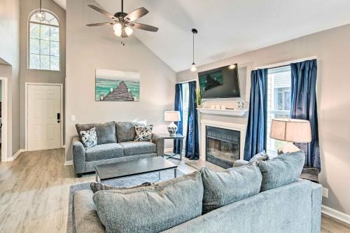 Cozy Home with Yard about 12 Mi to Dtwn Nashville! in Madison, USA