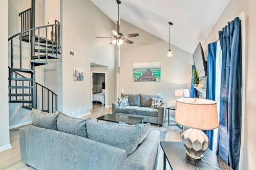 Cozy Home with Yard about 12 Mi to Dtwn Nashville! in Madison, USA