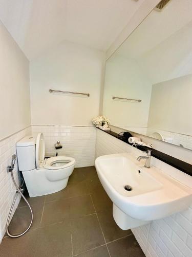 清迈二环精装修温馨四卧三卫学区房别墅wifi院子停车位 清迈二环精装修温馨四卧三卫学区房别墅wifi院子停车位