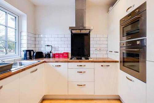 Kitchen, Cosy 2 Bedroom Home in Wigan in Wigan