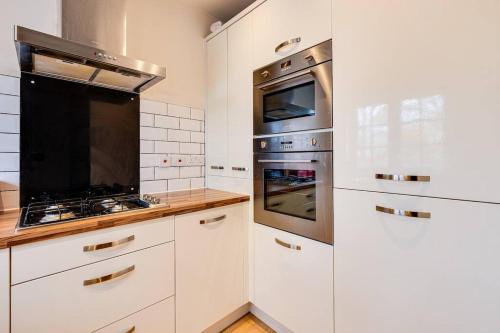 Bếp, Cosy 2 Bedroom Home in Wigan in Wigan