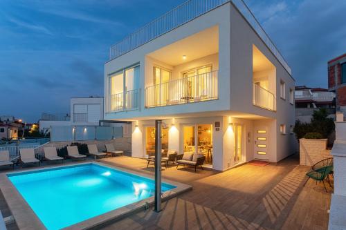Luxury Villa Emily