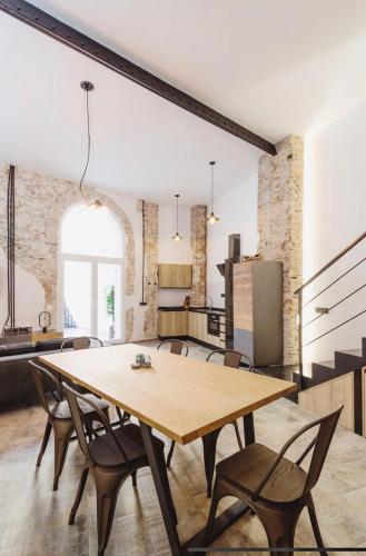 Apartamentos BocairentHomes, en pleno centro de Bocairent, con pequeña piscina y parking privado - Calle Pedro Sequina