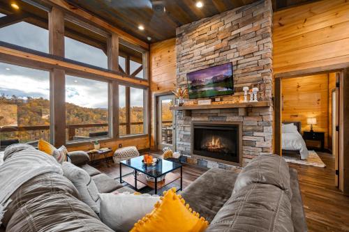 The Overlook - '21 Cabin - Gorgeous Unobstructed Views - Fire Pit Table - GameRm - HotTub - Xbox - Lots of Bears