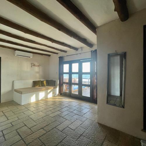 Johnnys Place Hotel in Monterrico