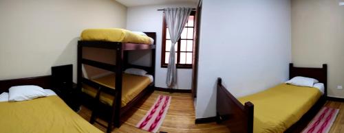 4 twin beds