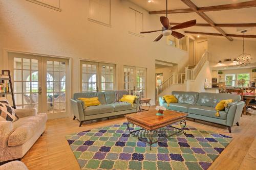 Modern Lake Conroe House with Lakefront Park and Deck! in Willis (TX)