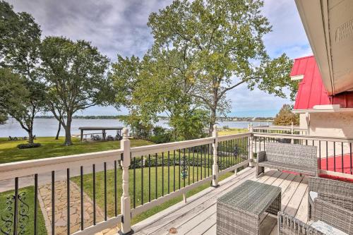 Modern Lake Conroe House with Lakefront Park and Deck! in Willis (TX)