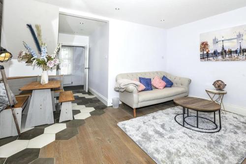 Lovely 2-bedroom maisonette in Windsor