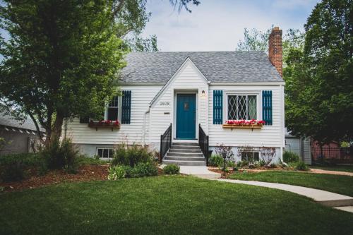 Charming 4BR Cottage Near UNC - Perfect for Family Getaways