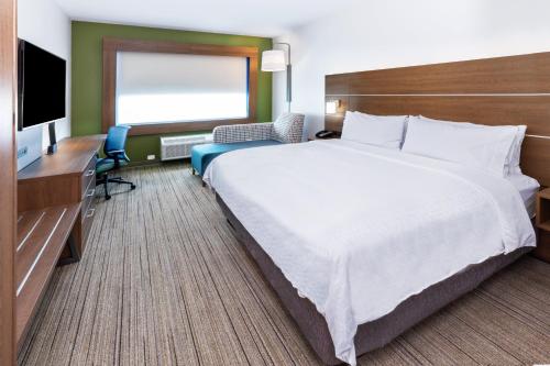 Holiday Inn Express & Suites - Stafford NW - Sugar Land an IHG Hotel - image 13