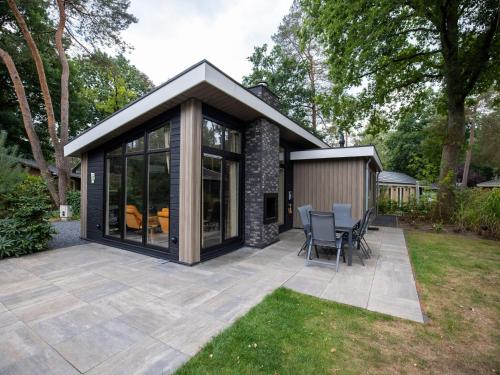 Cozy chalet with a jetty nearby De Veluwe - main image