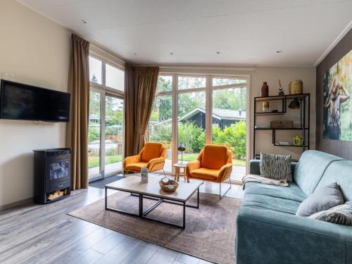 Cozy chalet with a jetty nearby De Veluwe - image 10