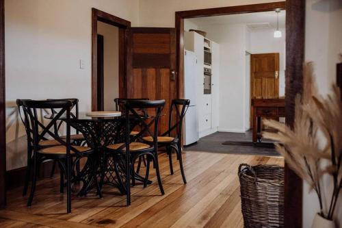 . Cottage on Groom - St Marys Charm and Convenience!