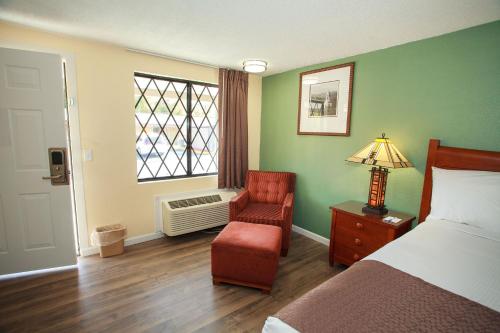 OYO Hotel Macon GA West - image 8