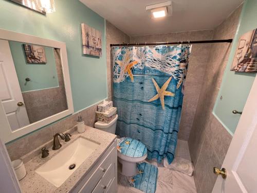 2BR Comfortable Downtown House Near Beach and More in West Palm Beach, USA