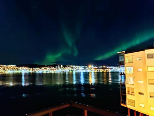 Top floor apartment with a magic view – khách sạn tại Tromso Suburbs