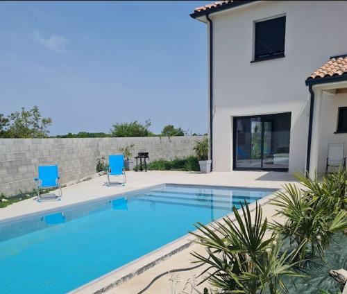 magnifique villa avec piscine et spa