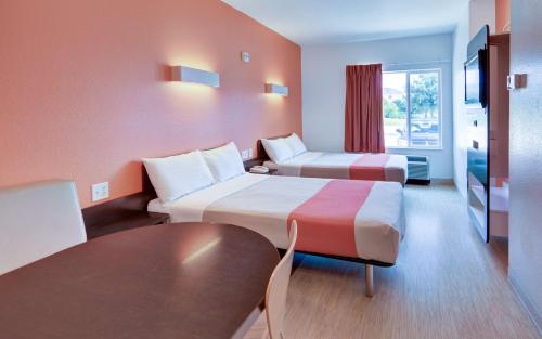 2 double beds