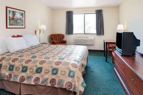 Super 8 by Wyndham Omaha Eppley Airport/Carter Lake