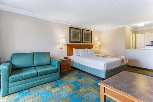 La Quinta by Wyndham Redding - image 7