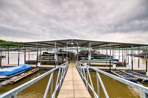 Lakefront Osage Beach Condo Dock Your Boat Here! - image 20