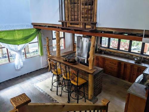 El Encanto Mountain Cabin in ซาเลงโต