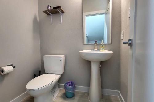 Galleria Exquisite Three Story Home Brand New Development detail